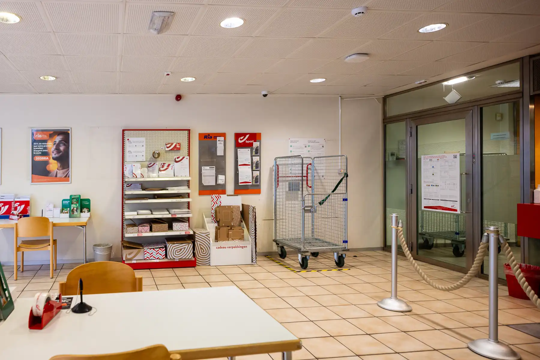 Commercieel gelijkvloers van 150 m² in Drogenbos foto 4