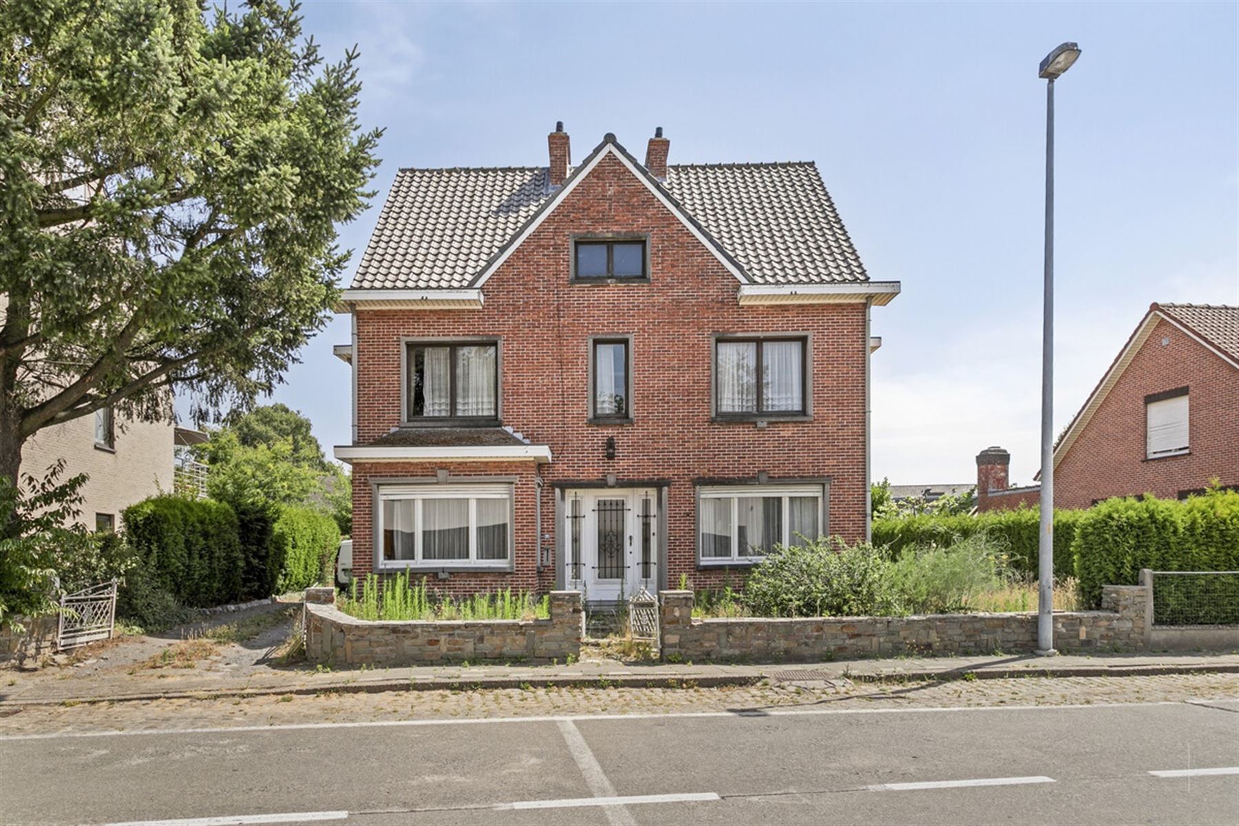 Te renoveren woning met 4 slaapkamers op groot perceel foto 2