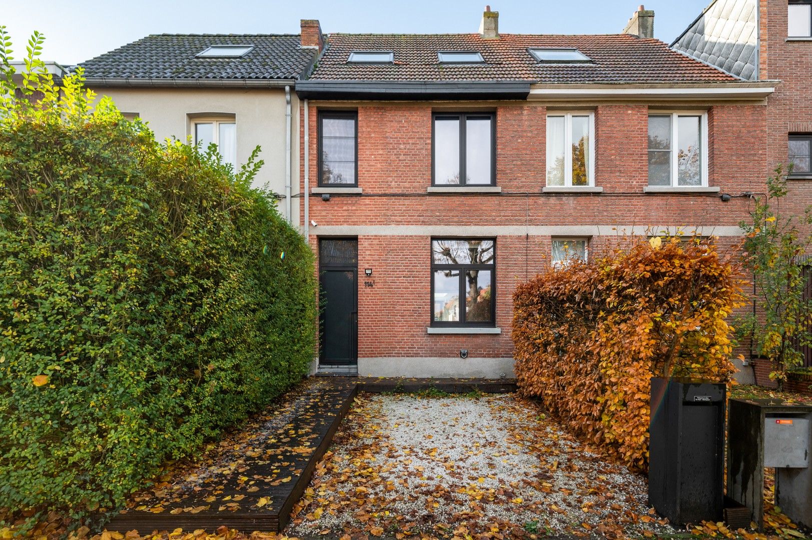 Lichtrijke charmante woning (EPC B) met zonnige tuin & oprit foto {{pictureIndex}}