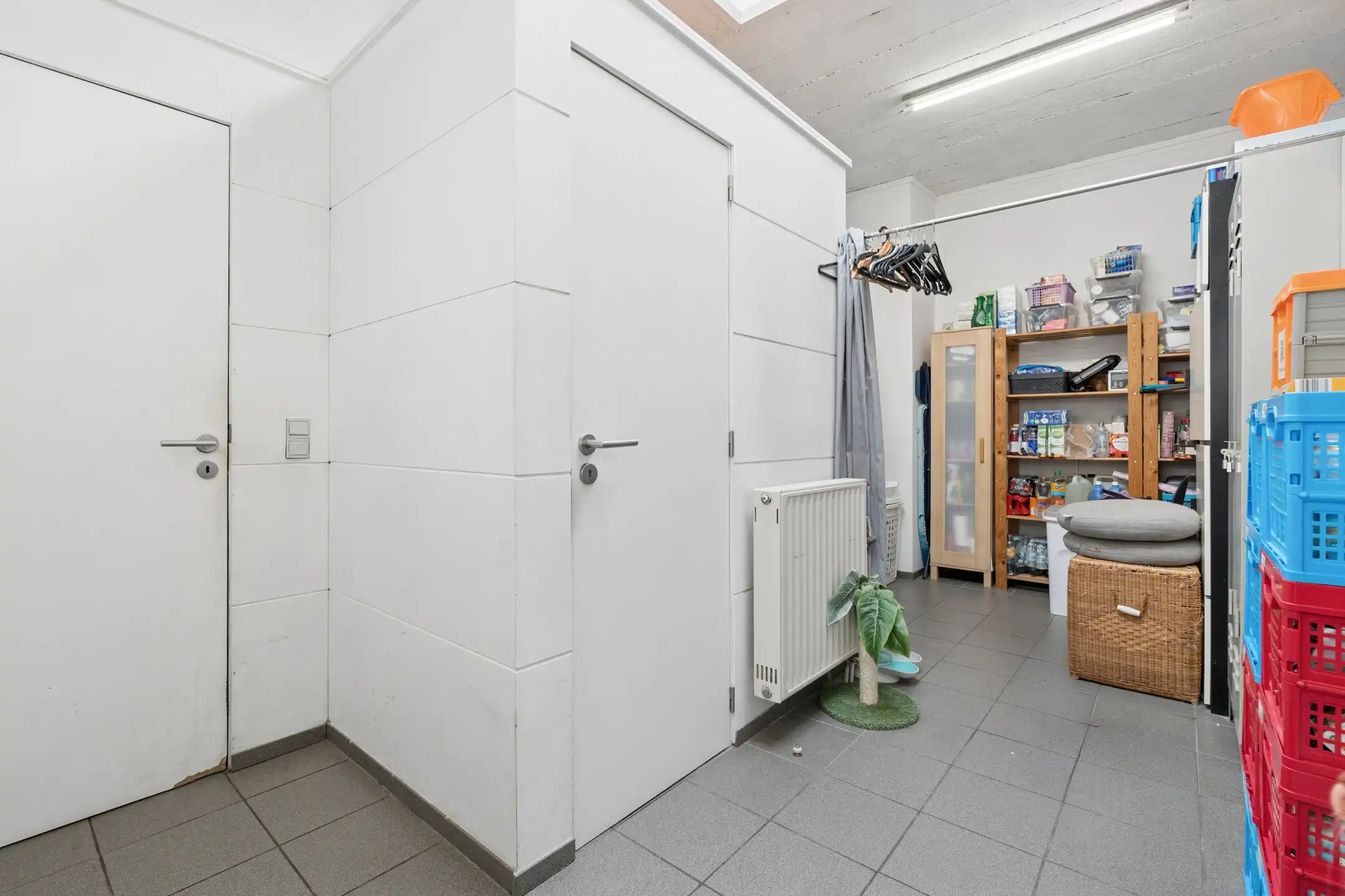 Gezinswoning met 4 slaapkamers en aanpalend magazijn foto 12