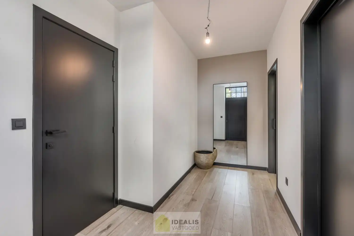 EEN BIJZONDER RIANTE WONING VAN MAAR LIEFST 302M² WOONOPPERVLAKTE OP EEN KNAP PERCEEL VAN 5A 90CA. foto 7