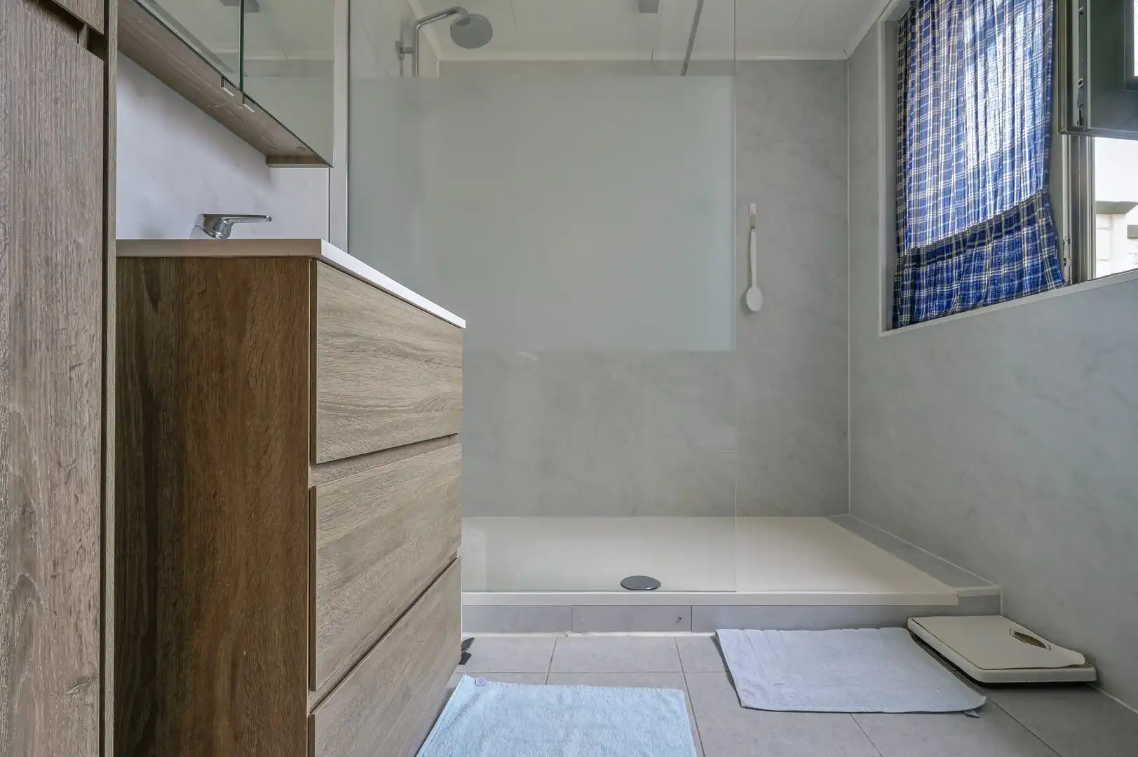 APPARTEMENT MET 2 SLAAPKAMERS, RUIME ZOLDER & TERRAS foto 3