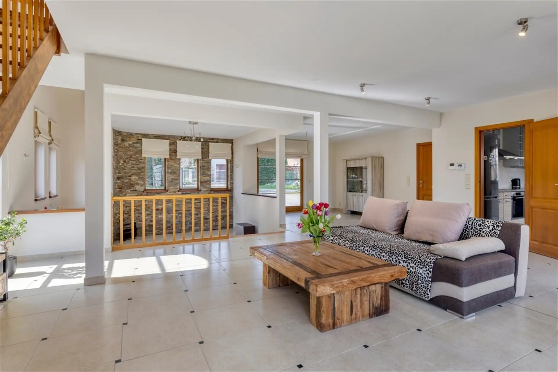 Instapklare villa met 4 slaapkamers, grote tuin en absolute privacy foto 9