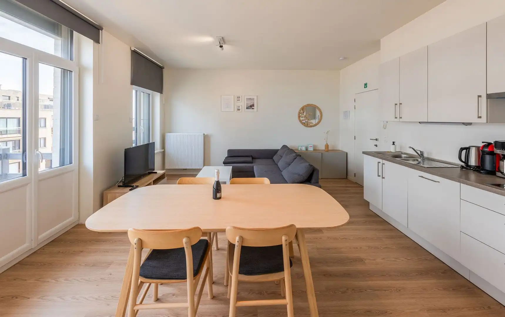 Lichtrijk, hip appartement met 1 slaapkamer, vlak aan zee in Raversijde foto 3