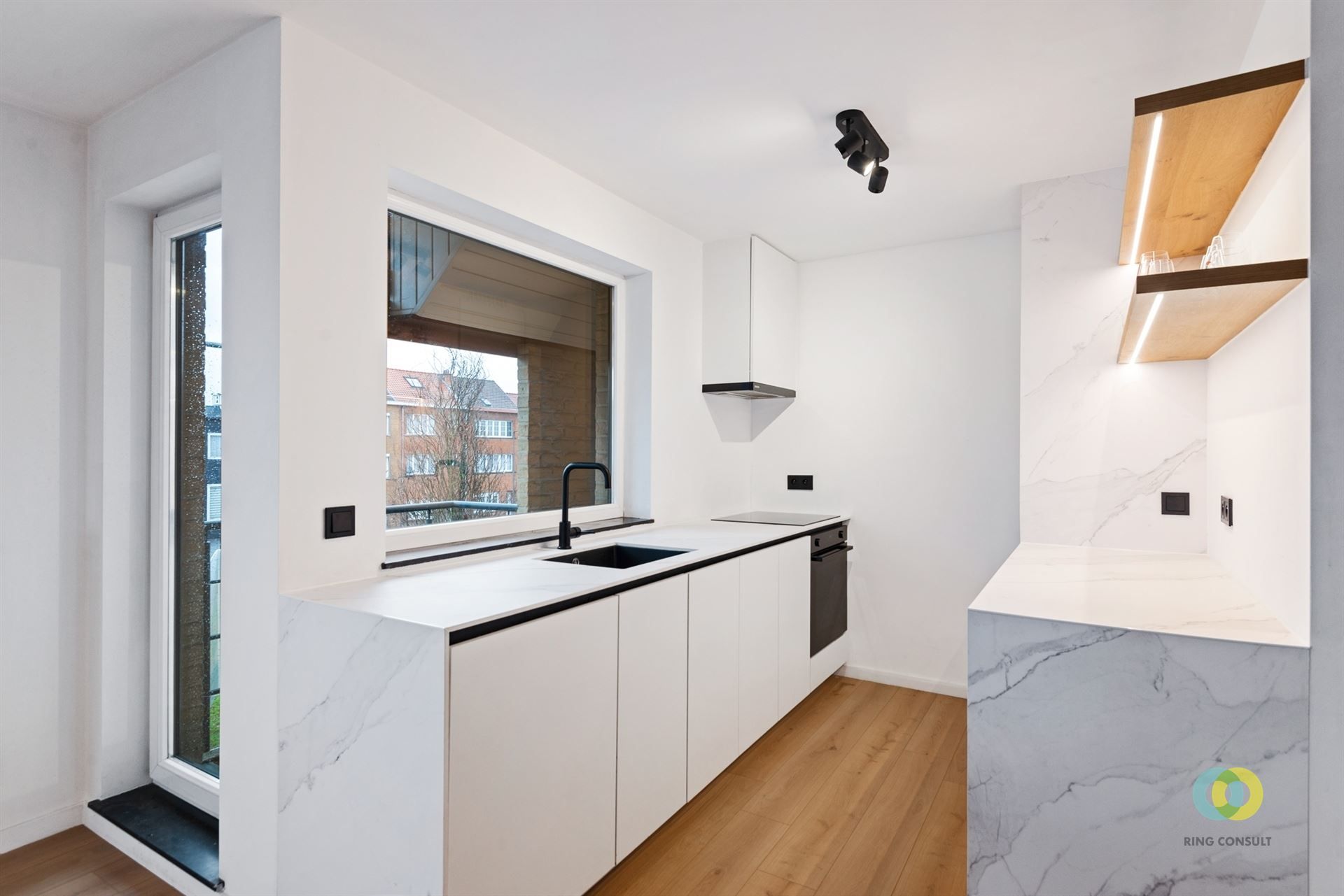 Duplexappartement met terras en parking – EPC B foto 3