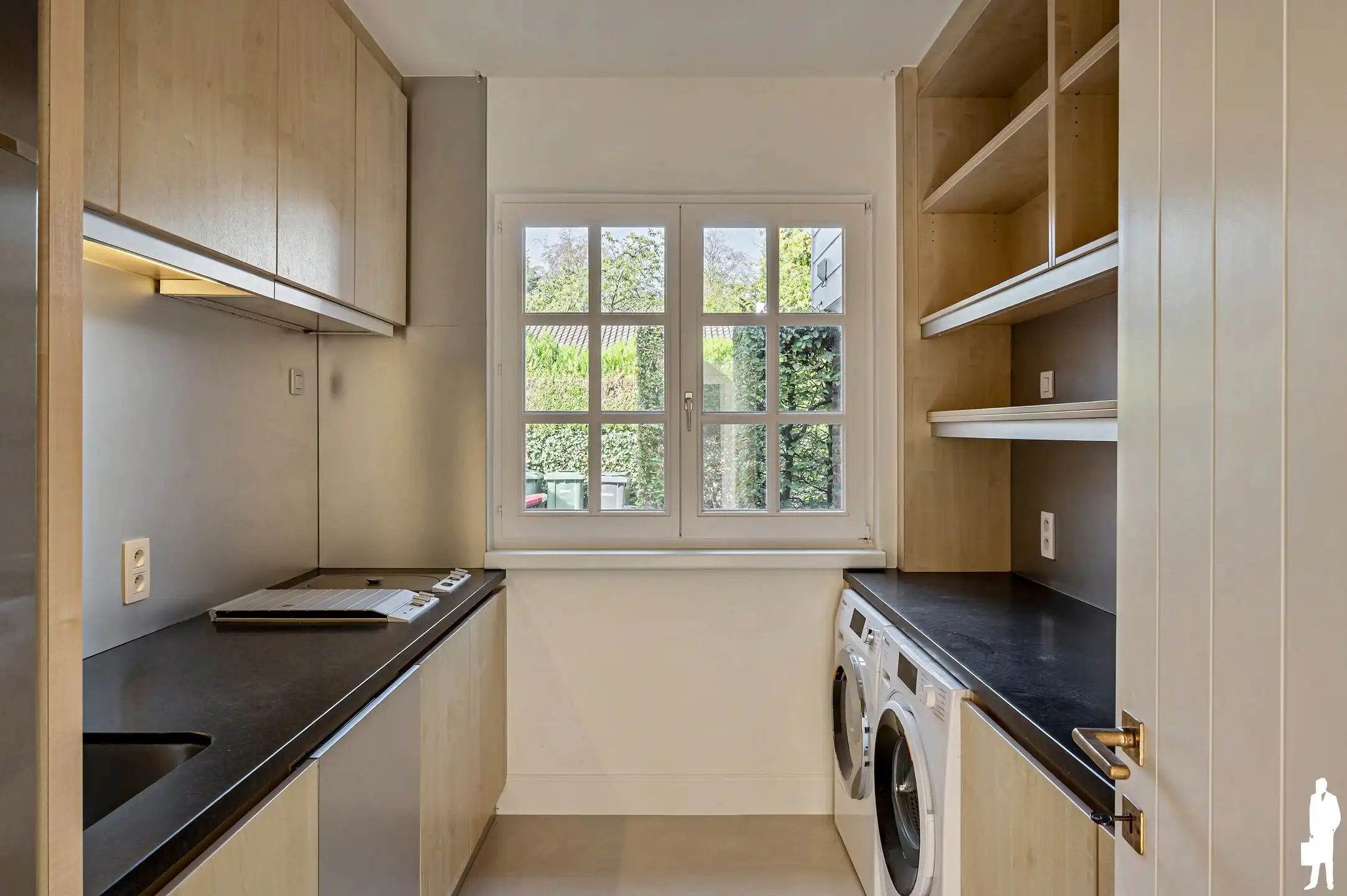 Vlassak Verhulst villa in Vriesdonk op ca. 3.183 m² met binnenzwembad foto 10