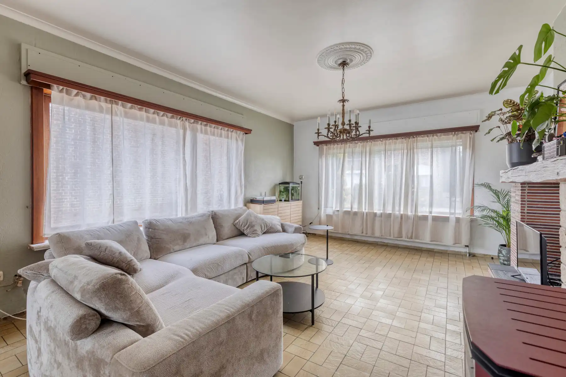 Ruime bungalow met 3 slaapkamers op ruim perceel in Outer foto 4