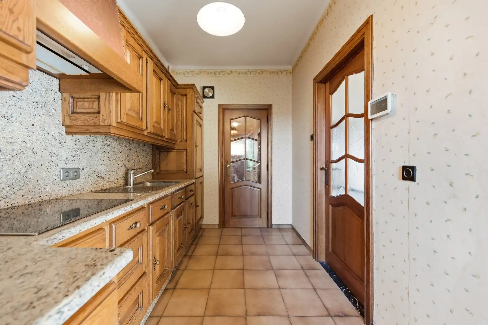 Op te frissen rijwoning met 2 slaapkamers en ruime tuin in Tienen foto 9