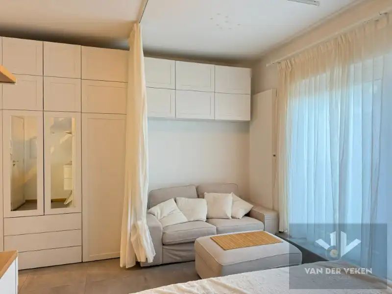 INSTAPKLARE GEMEUBELDE STUDIO MET TERRAS! foto {{pictureIndex}}