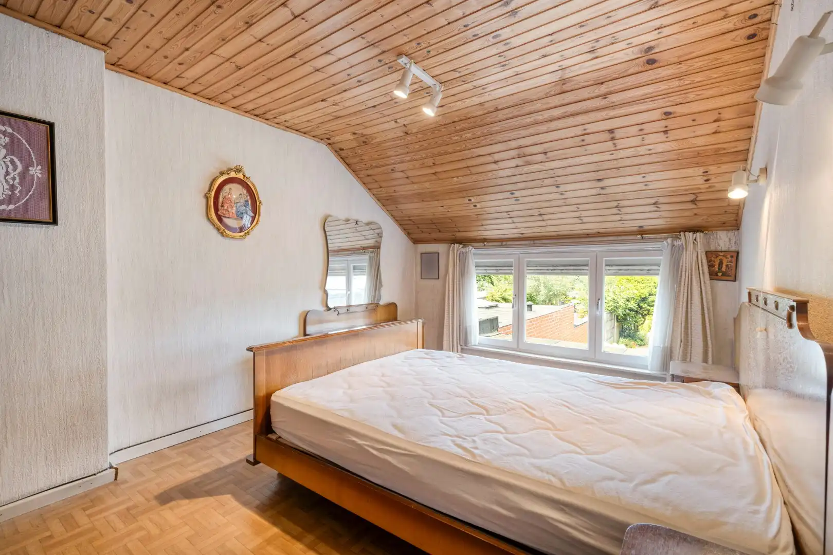 Te renoveren woning met garageweg achteraan! foto 7