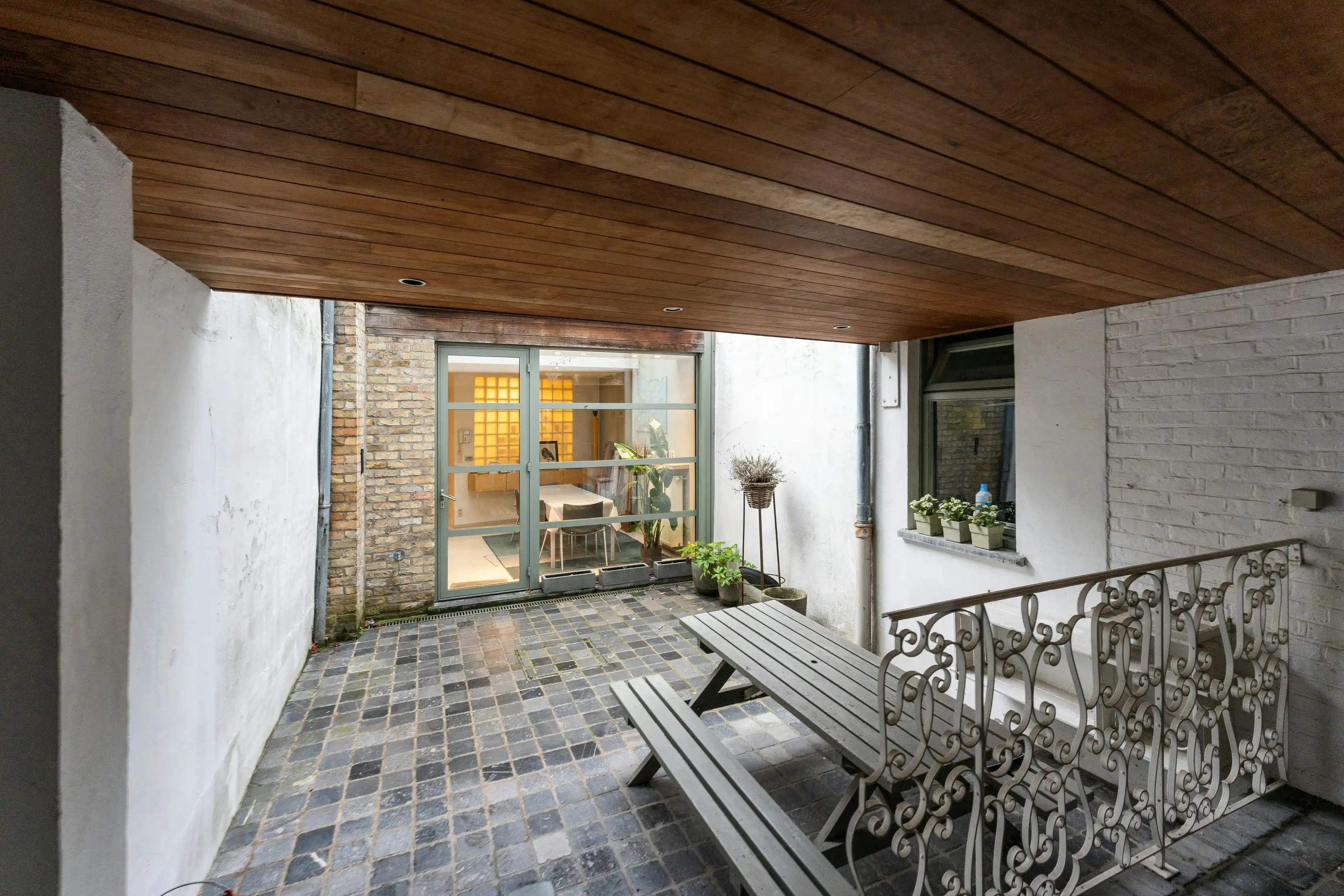 Ruime woning met handelsgelijkvloers en appartement in het centrum van Veurne. foto 25