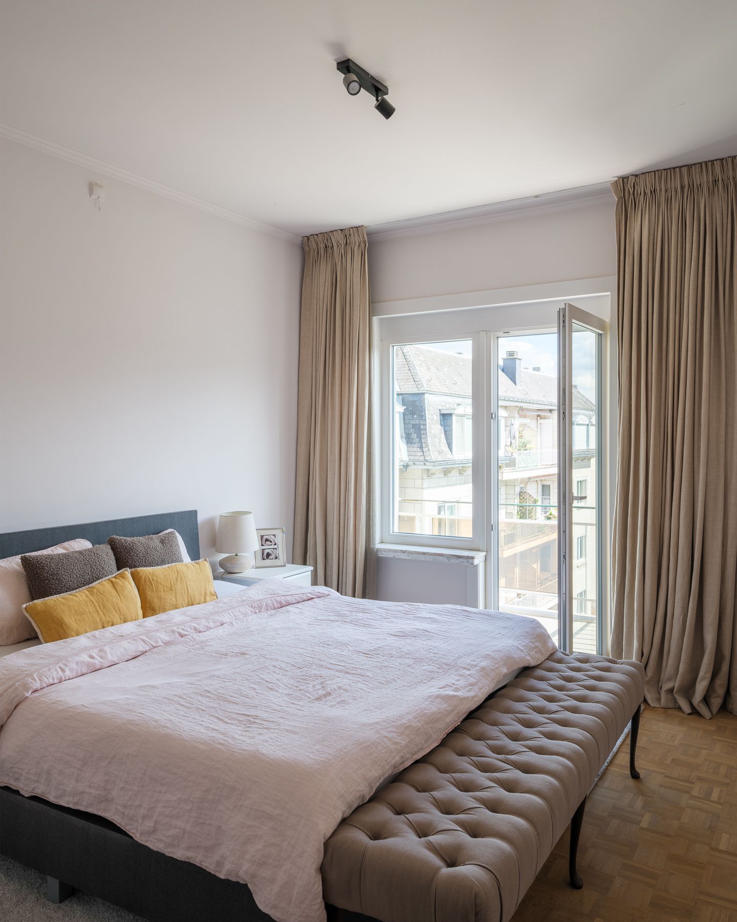 Charmevol tweeslaapkamer appartement met terras foto 13