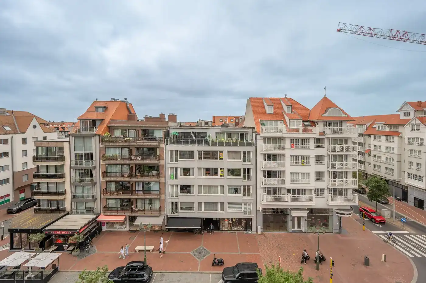 Zuidgericht en instapklaar 4-slaapkamerappartement, met 2 ruime terrassen. foto 7
