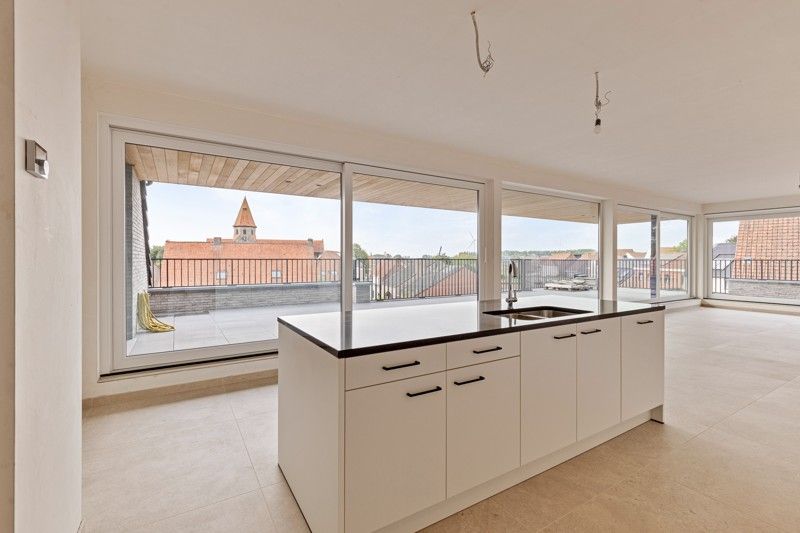 Luxueus appartement met ruime garage in hartje Sint-Baafs-Vijve TE HUUR! foto 12