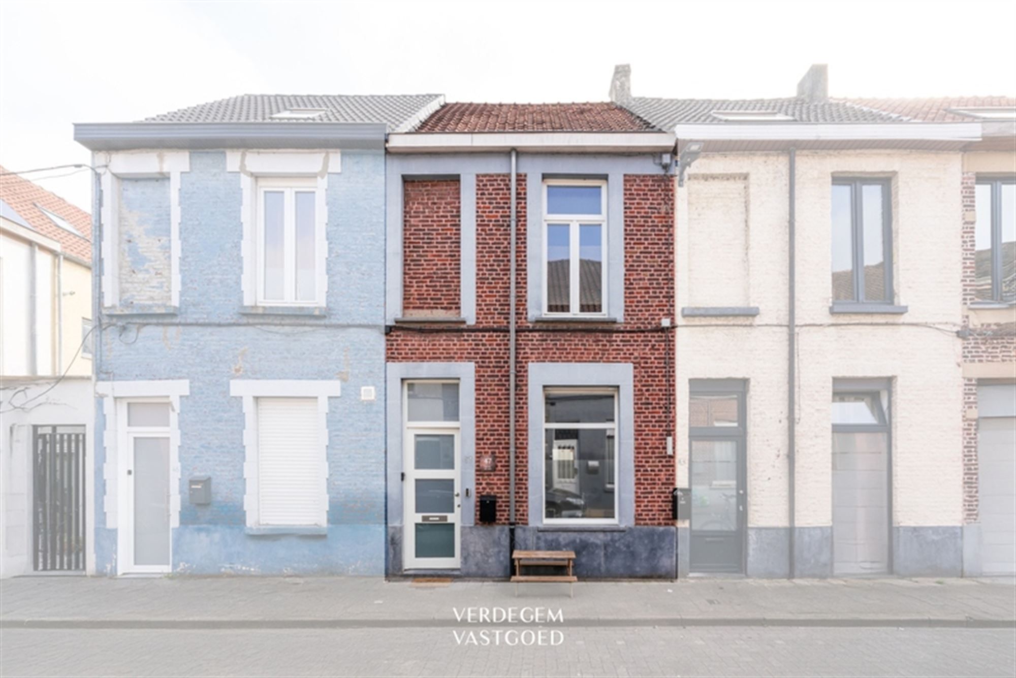 Charmante starterswoning met 2 slaapkamers en stadskoer in rustige straat foto {{pictureIndex}}