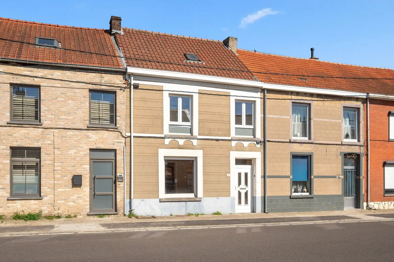 Op te frissen rijwoning op de Tiense stadsrand met tuin en 2 parkeerplaatsen foto 2