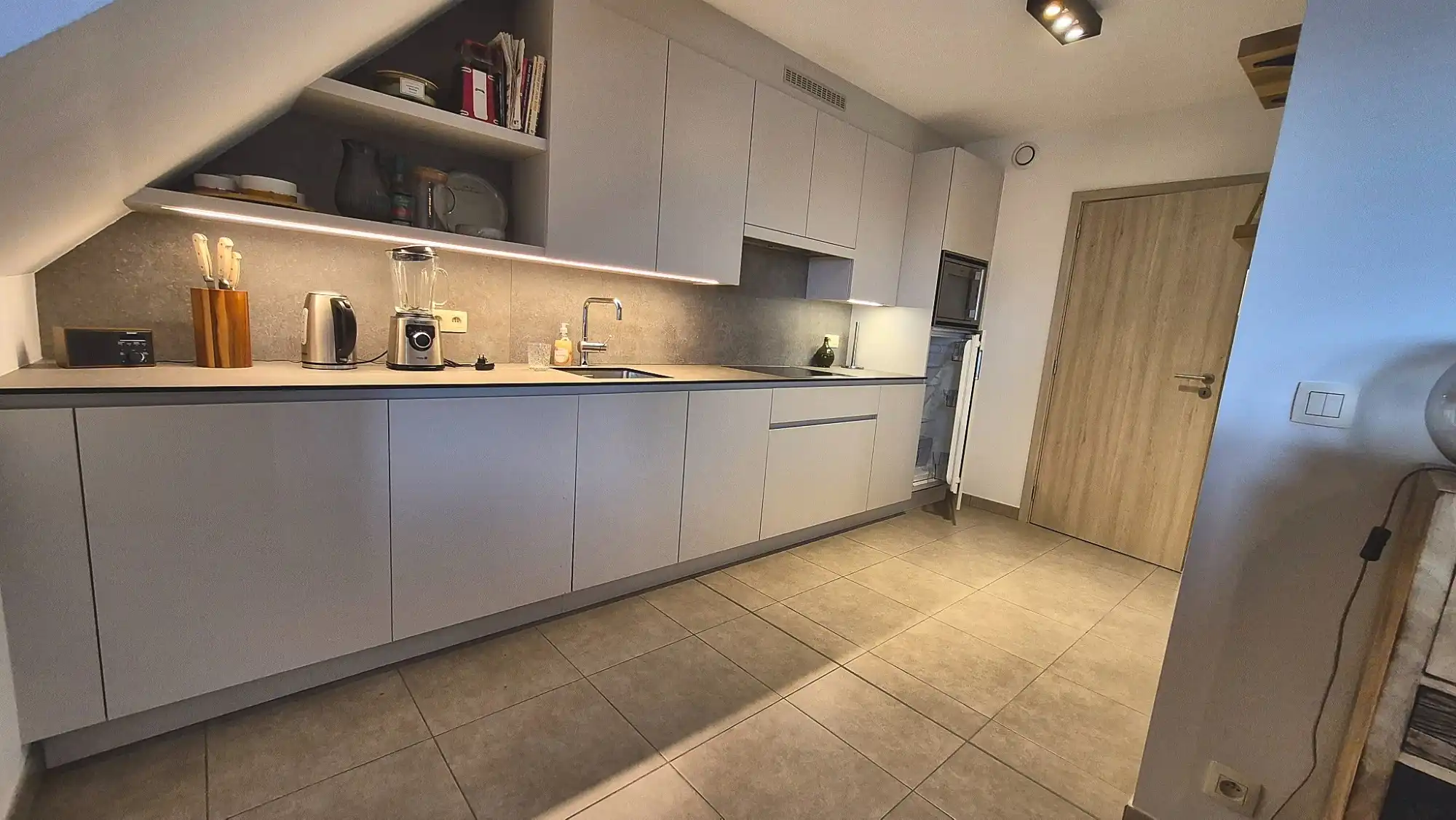 Centraal gelegen 2 slaapkamerappartement (nieuwbouw van 2021) foto 3
