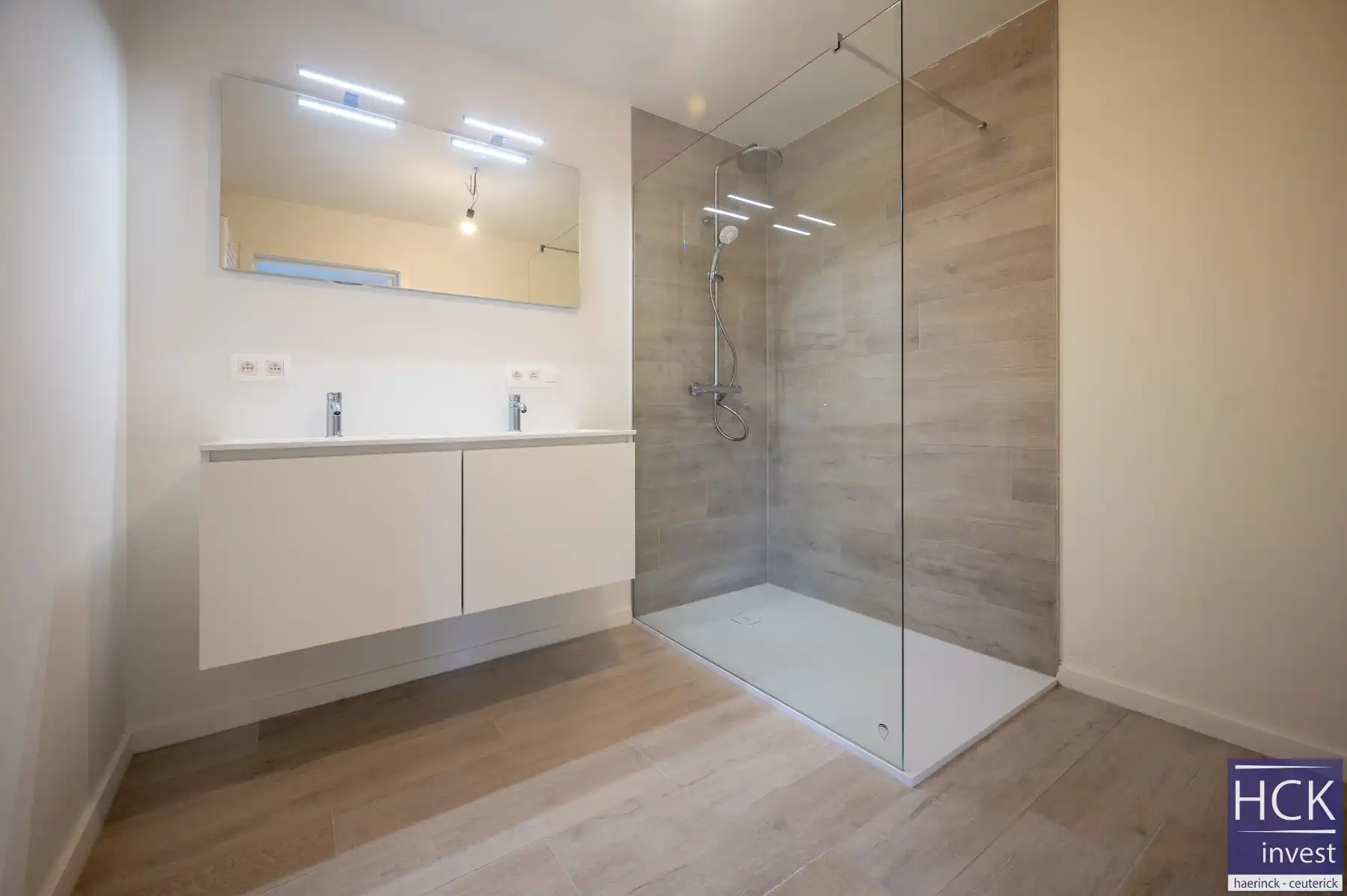 WAREGEM - Totaal gerenoveerde woning met 3 SLPK in residentiële omgeving foto 9