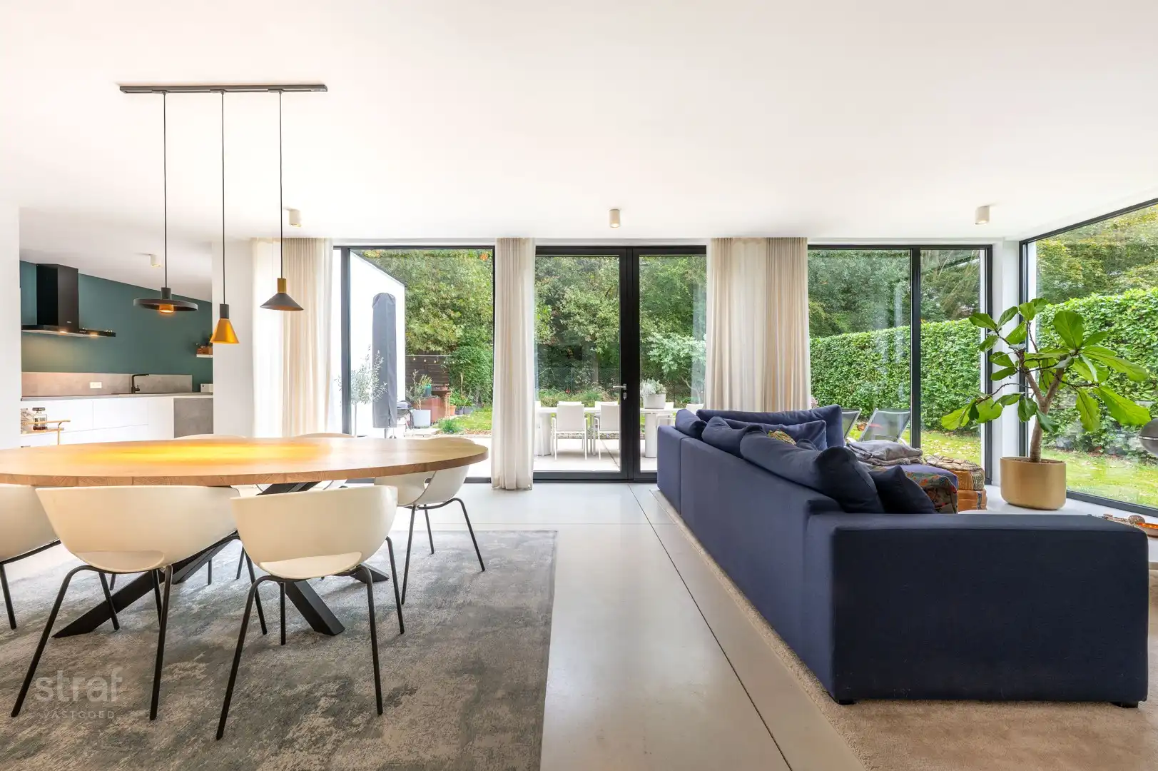 Gelijkvloerse woning met uniek, eindeloos zicht op het bos in Kruibeke foto {{pictureIndex}}