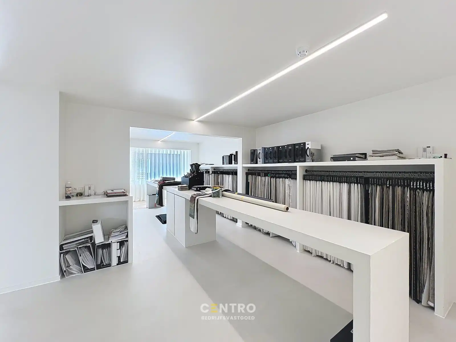 Luxueuze woning (4 slpks) + ruime showroom (of winkel, praktijkruimte, diensten, vrij beroep,...) met kantoor te Hooglede! foto 44