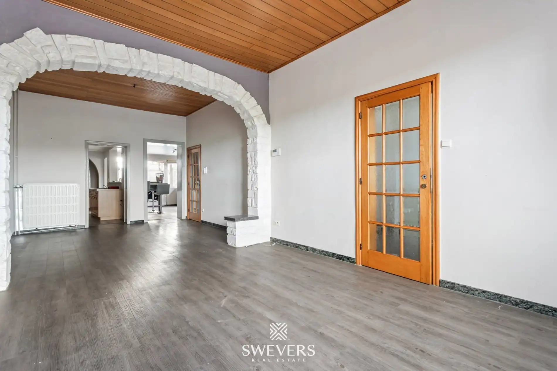 Ideale gezinswoning, instapklaar met ruime tuin en bouwgrond foto 3