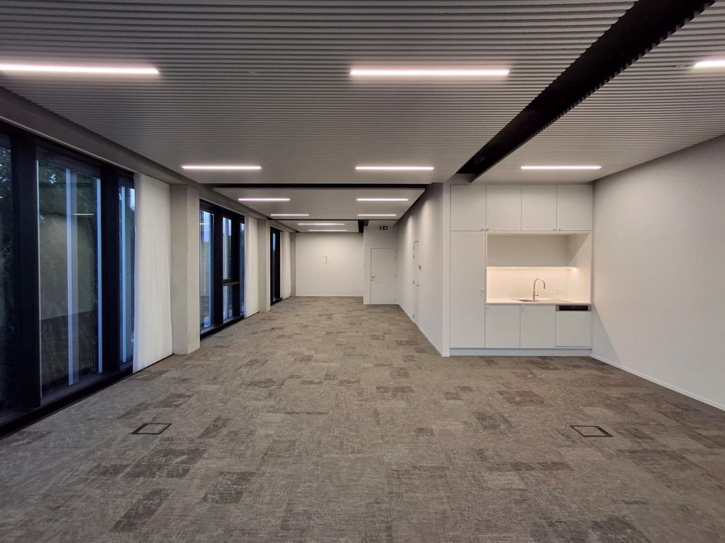 INSTAPKLAAR KANTOOR IN HARTJE TIELT foto 6