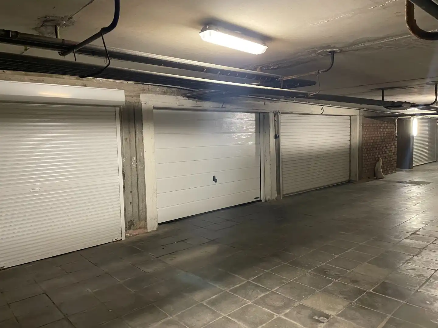 Ruime garagebox onmiddellijk beschikbaar foto 3