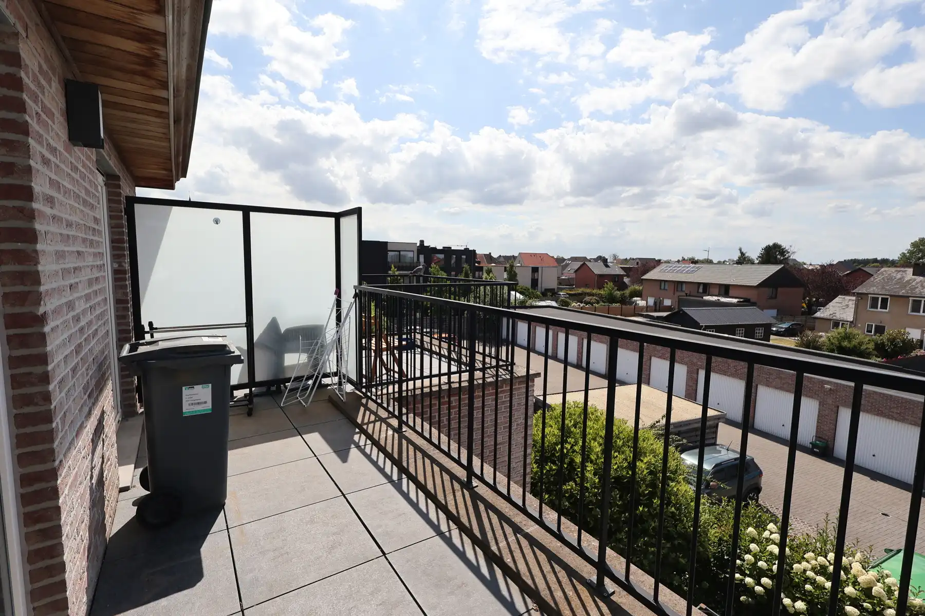 Appartement op de tweede verdieping achteraan met 1 slaapkamer, terras, autostaanplaats en lift in het gebouw. foto 7