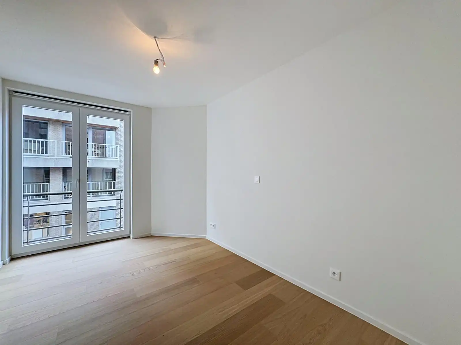 Exclusief gerenoveerd en energiezuinig app.  met 2 slpks, 2 badks én ZUIDger. terras! foto 15