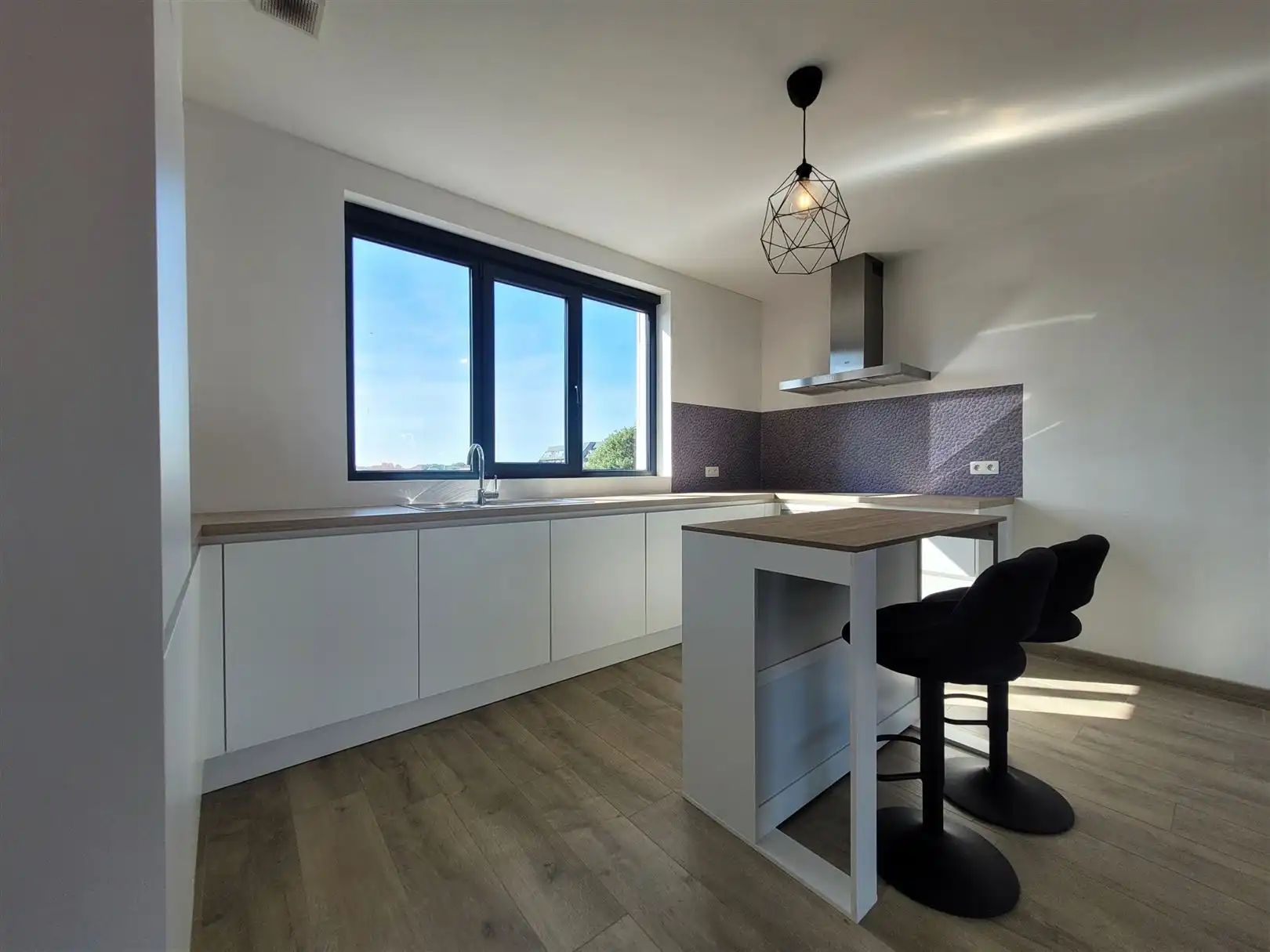 Ongemeubeld appartement met 1 slaapkamer foto 5