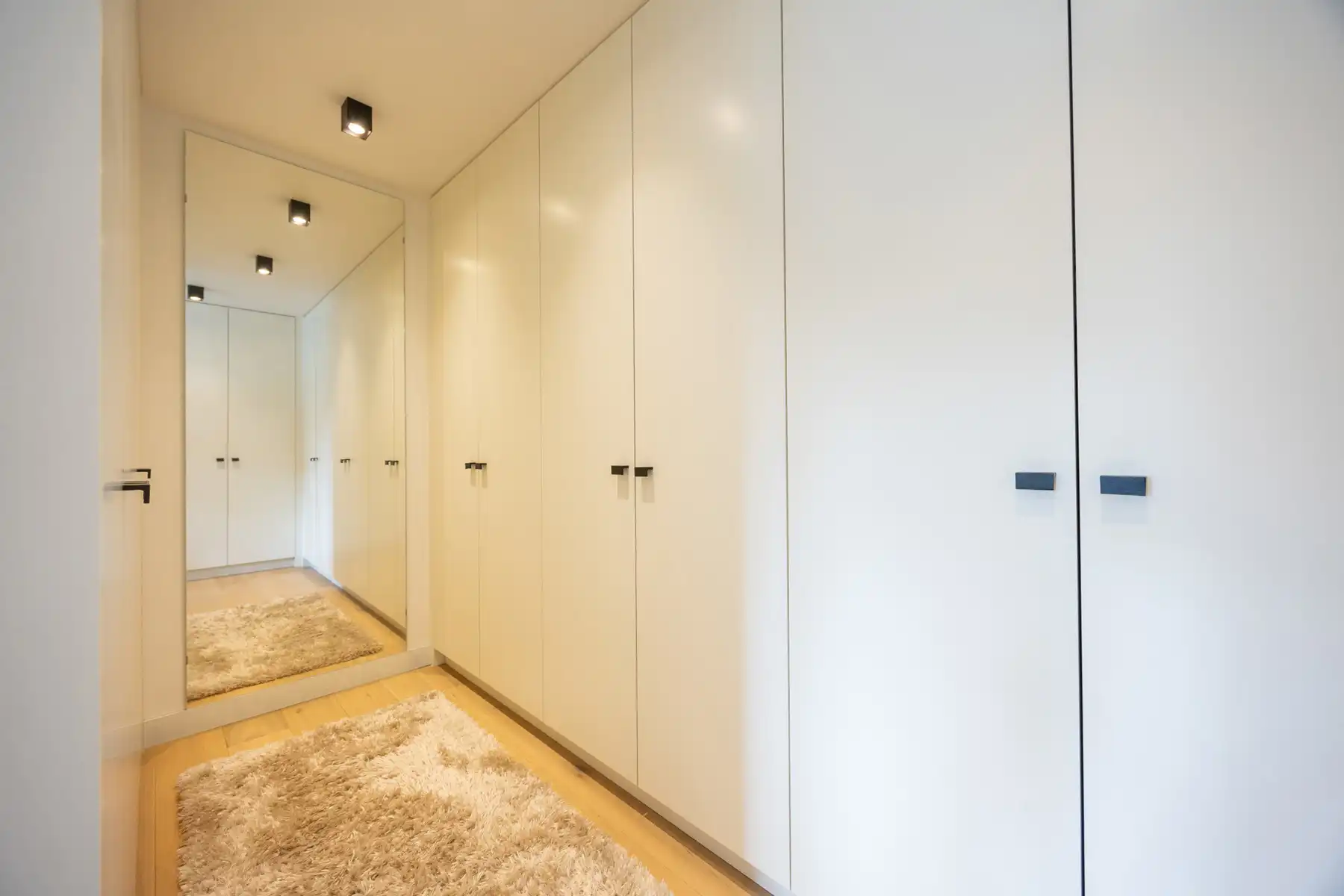 Ruime gezinswoning met tuin en 3 slaapkamers. foto 18