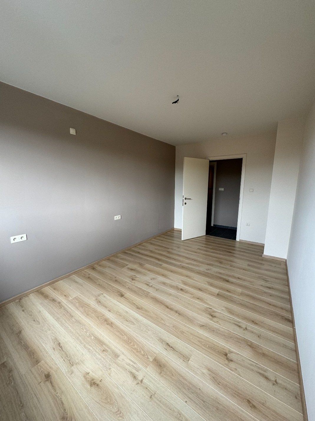 Duplex appartement met 3 slaapkamers en 2 autostaanplaatsen in hartje Beringen foto 11