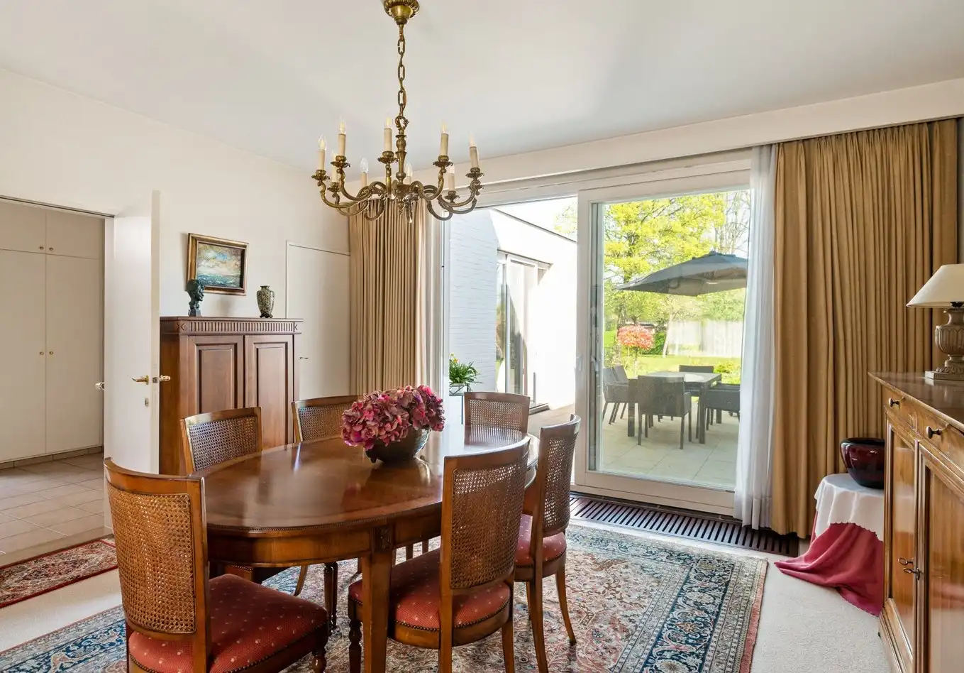 IN OPTIE !! Lichtrijke en instapklare HOB met ruimte om verder te groeien? Ontdek deze oerdegelijke lichtrijke woning tussen Vriesdonk en het centrum van Brasschaat ! foto 5