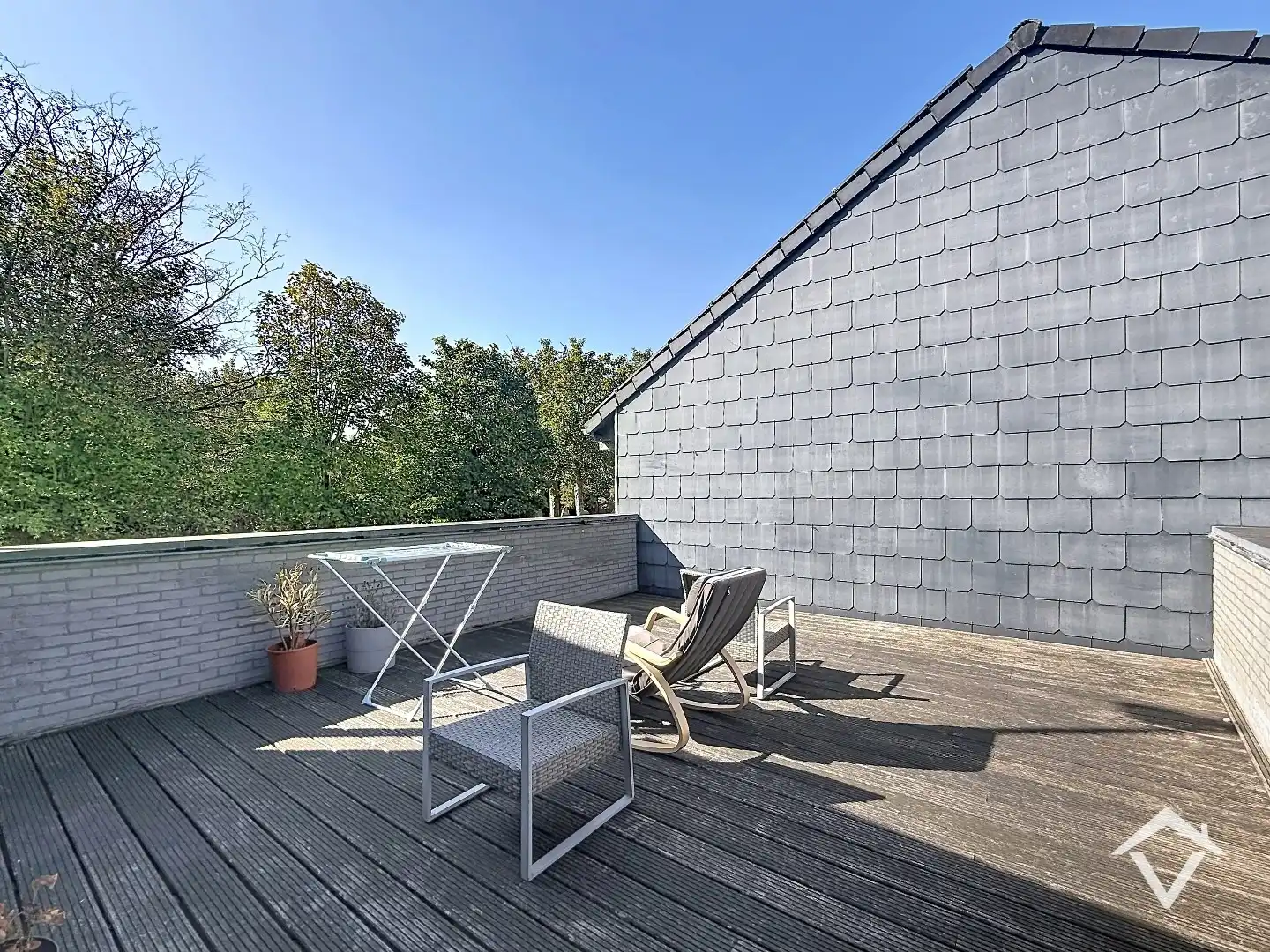 Bel-étagewoning met 2 slaapkamers, zonnig dakterras en ruime garage te centrum Roeselare foto 13