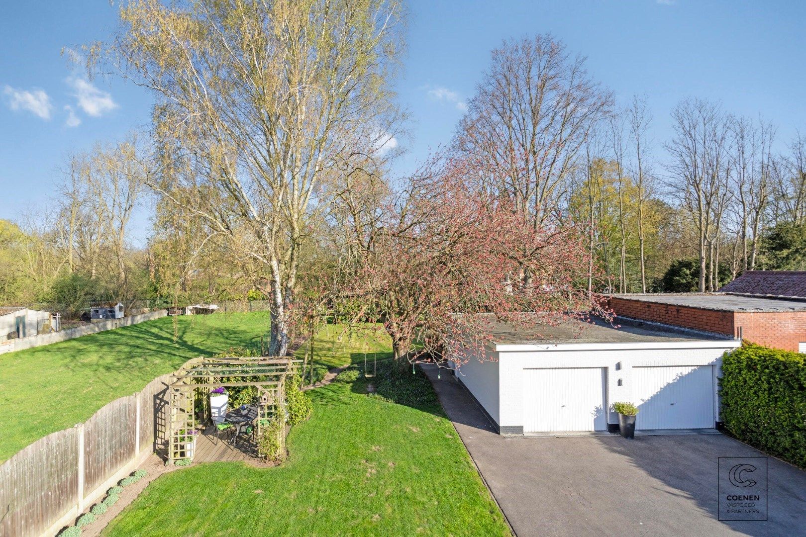 Instapklare villa met 4 slpk's en prachtige tuin op een perceel van 1125 m² te Lier. foto 25