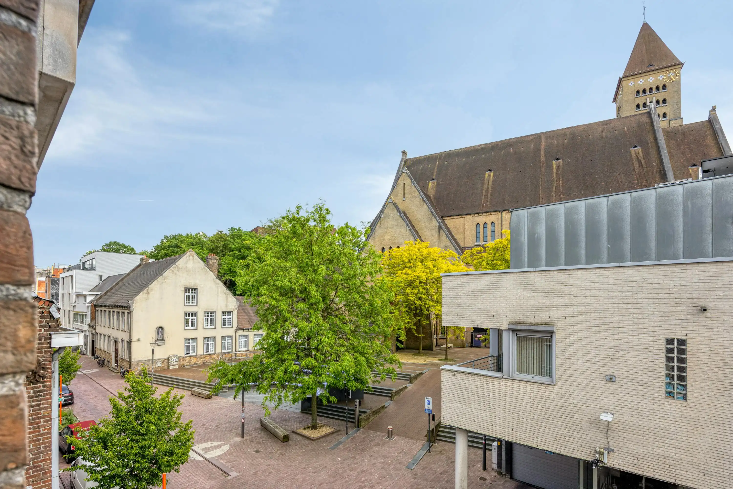 Energiezuinig 1-slaapkamerappartement in hartje Genk foto 8