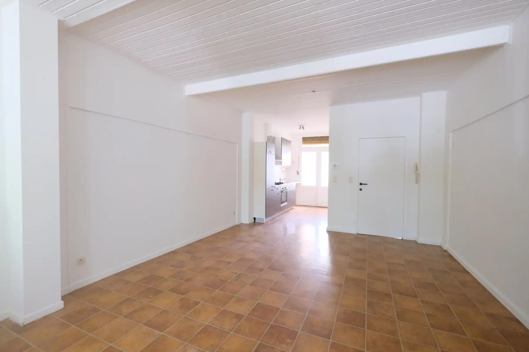 Ruim appartement in rustige wijk foto {{pictureIndex}}