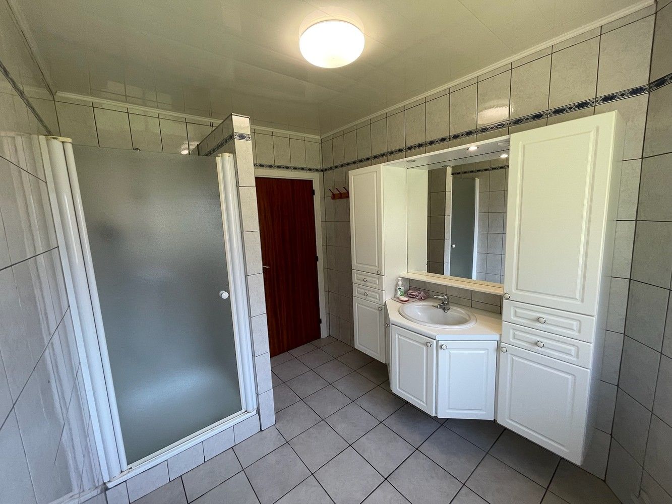 Genk, Gansenwijer 12. Ruime woning met 4 slaapkamers, bureau, veranda, garage, tuinhuis en grote tuin op een perceel van 27a 08ca. foto 14