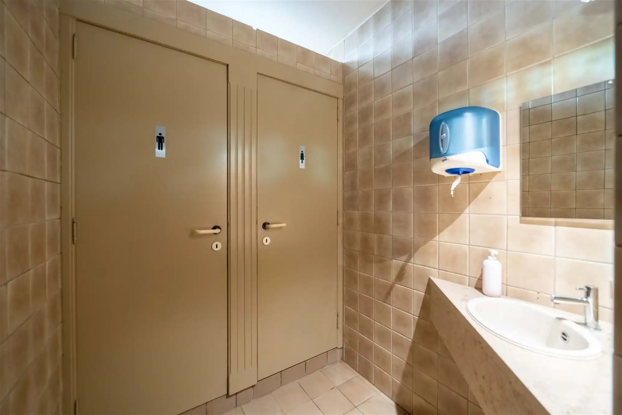 Prachtig handelspand met zaal en ruim appartement te koop! foto 14