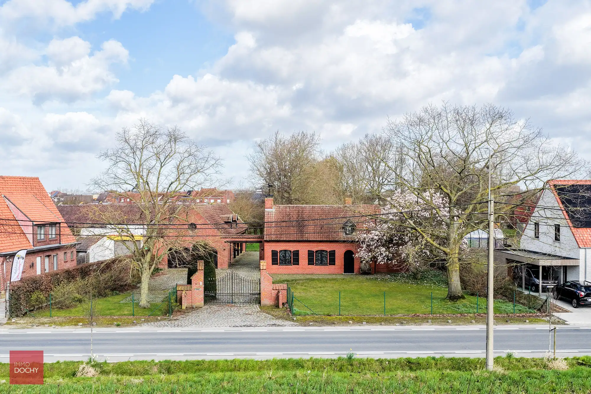 Villa met paardenstallen op 4.876m² foto 2