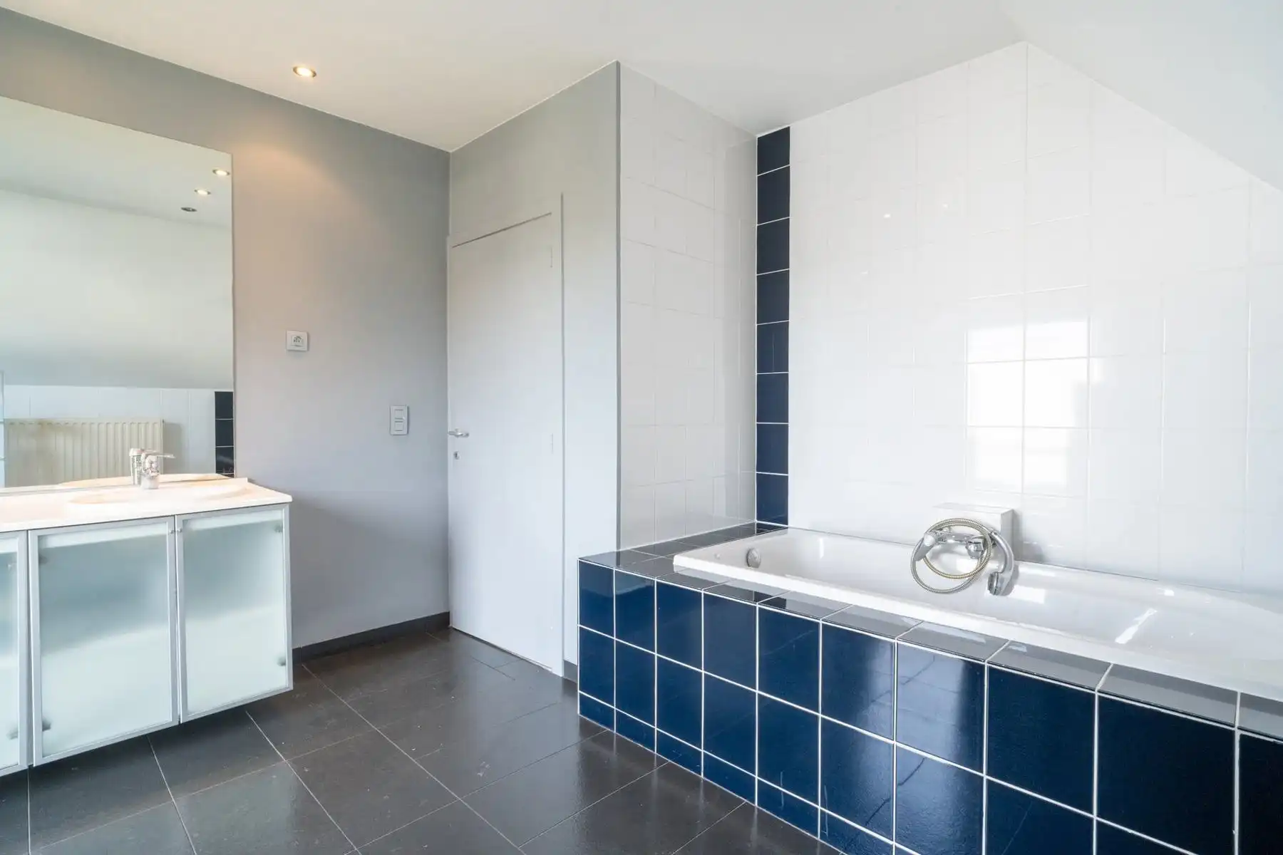 Knappe villa met zuidgerichte tuin, zwembad en poolhouse foto 30