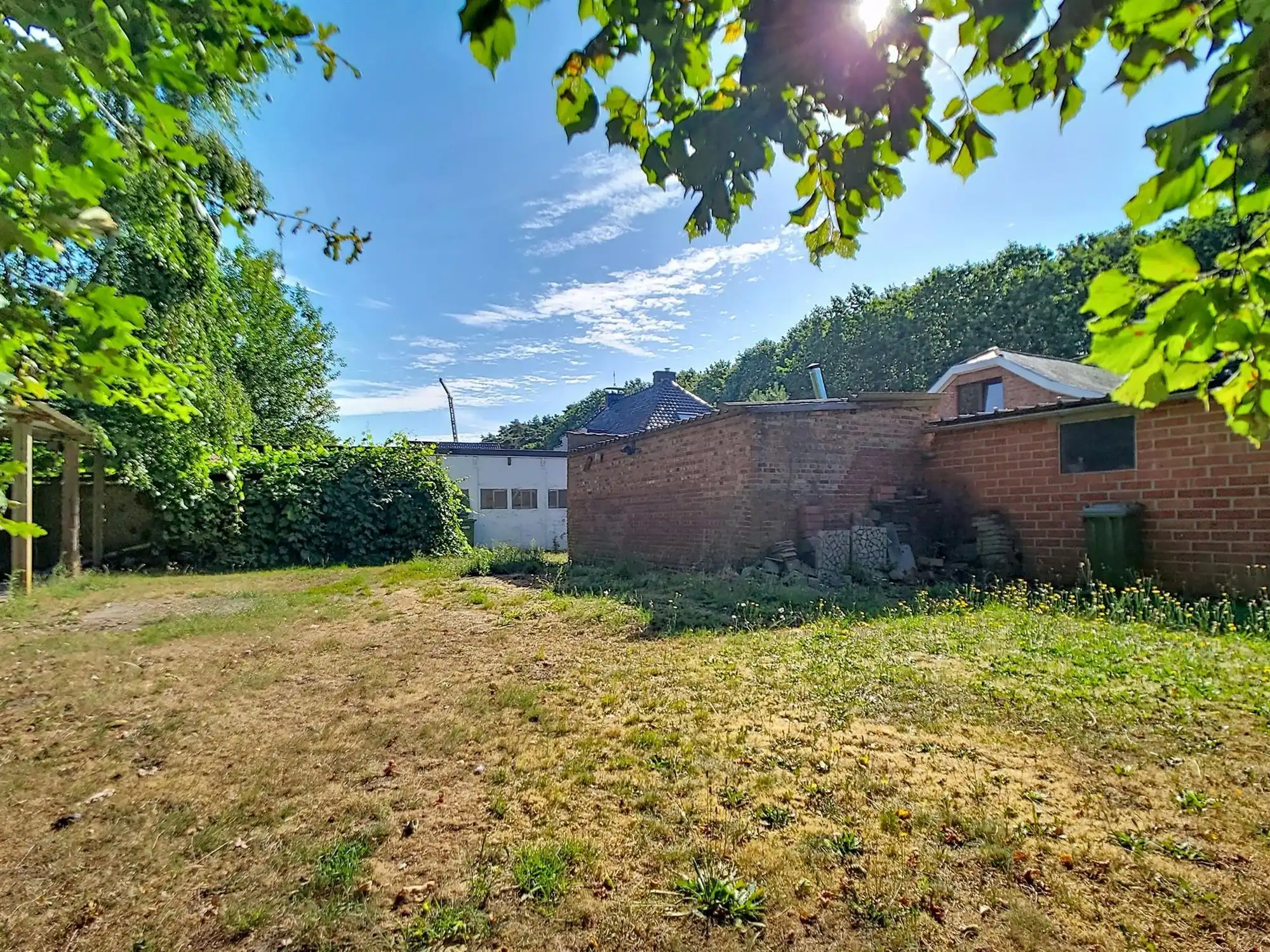 Te renoveren halfopen bebouwing met garage en ruime tuin foto 14