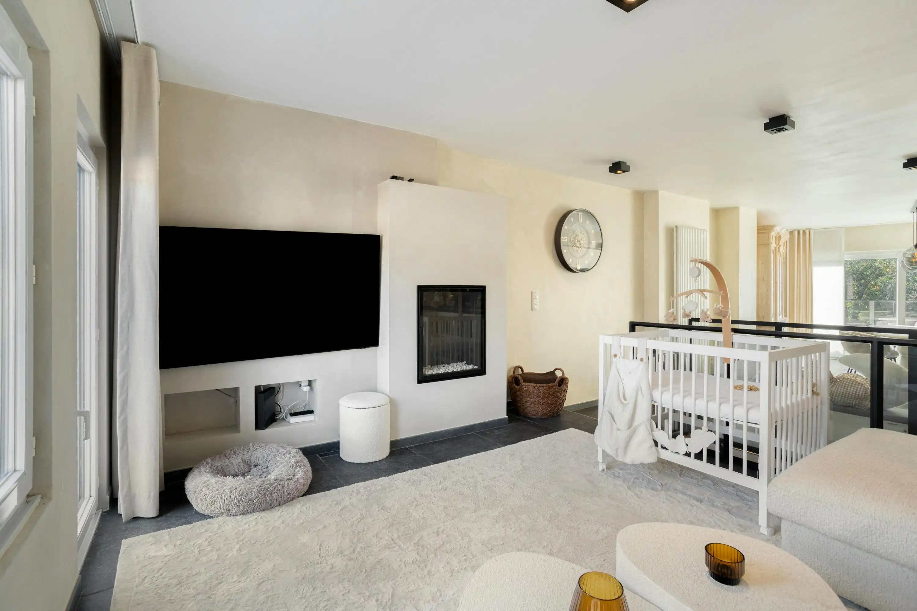 Ruime mooie woning met mogelijkheid tot handel (kapsalon) foto 6