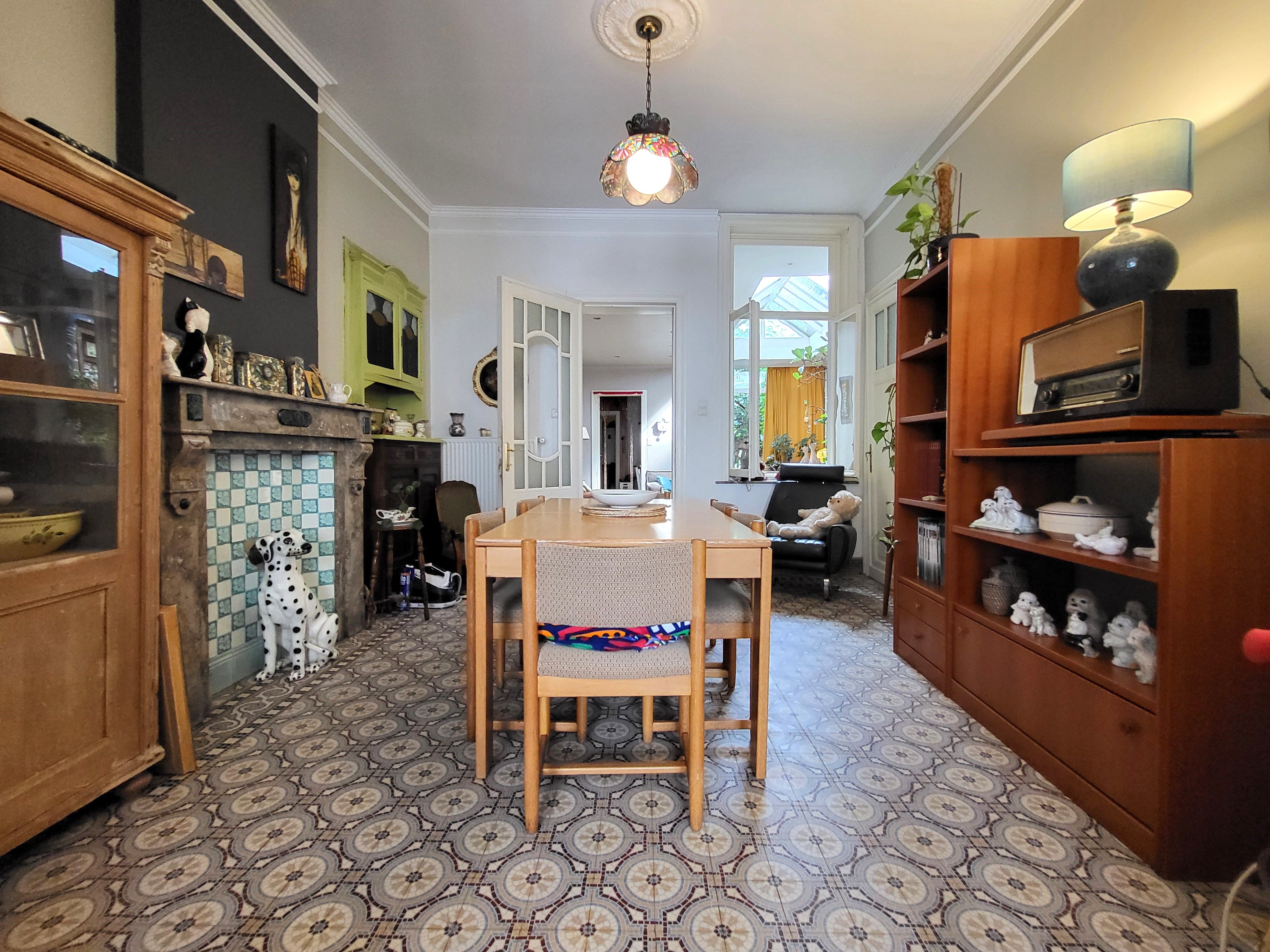 Prachtig gerenoveerde burgerwoning op wandelafstand van het centrum met zuidgerichte tuin.  foto 6