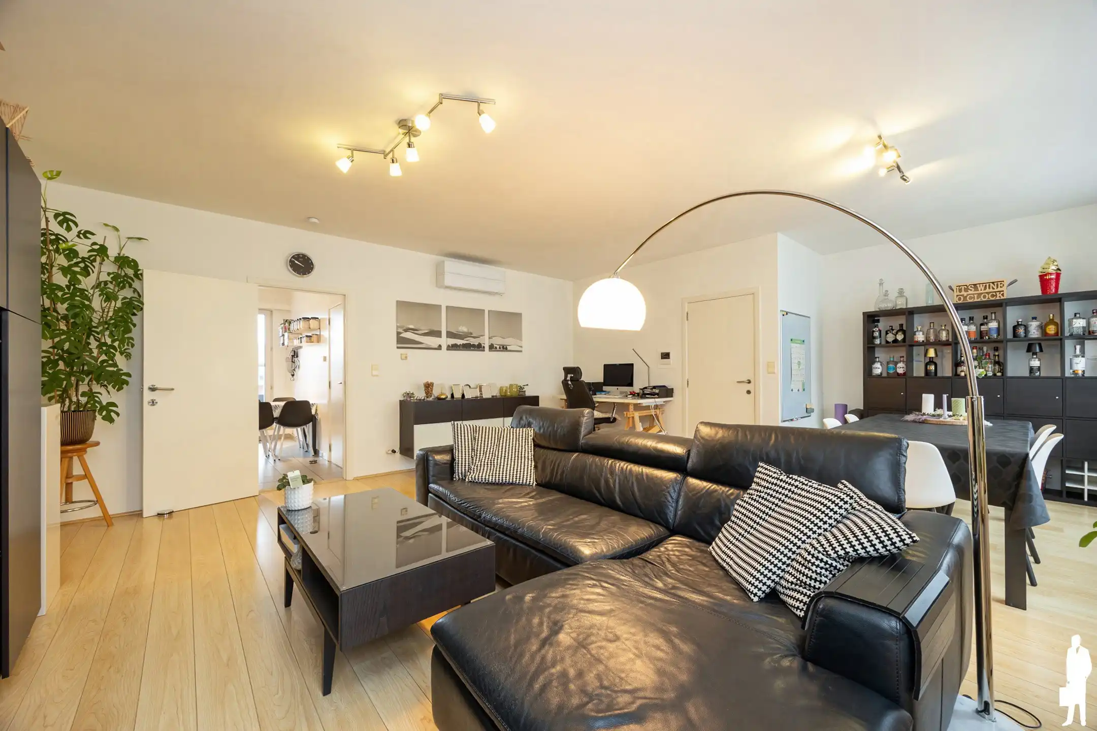 Energiezuinig appartement met 36 m² terras en garage foto 2