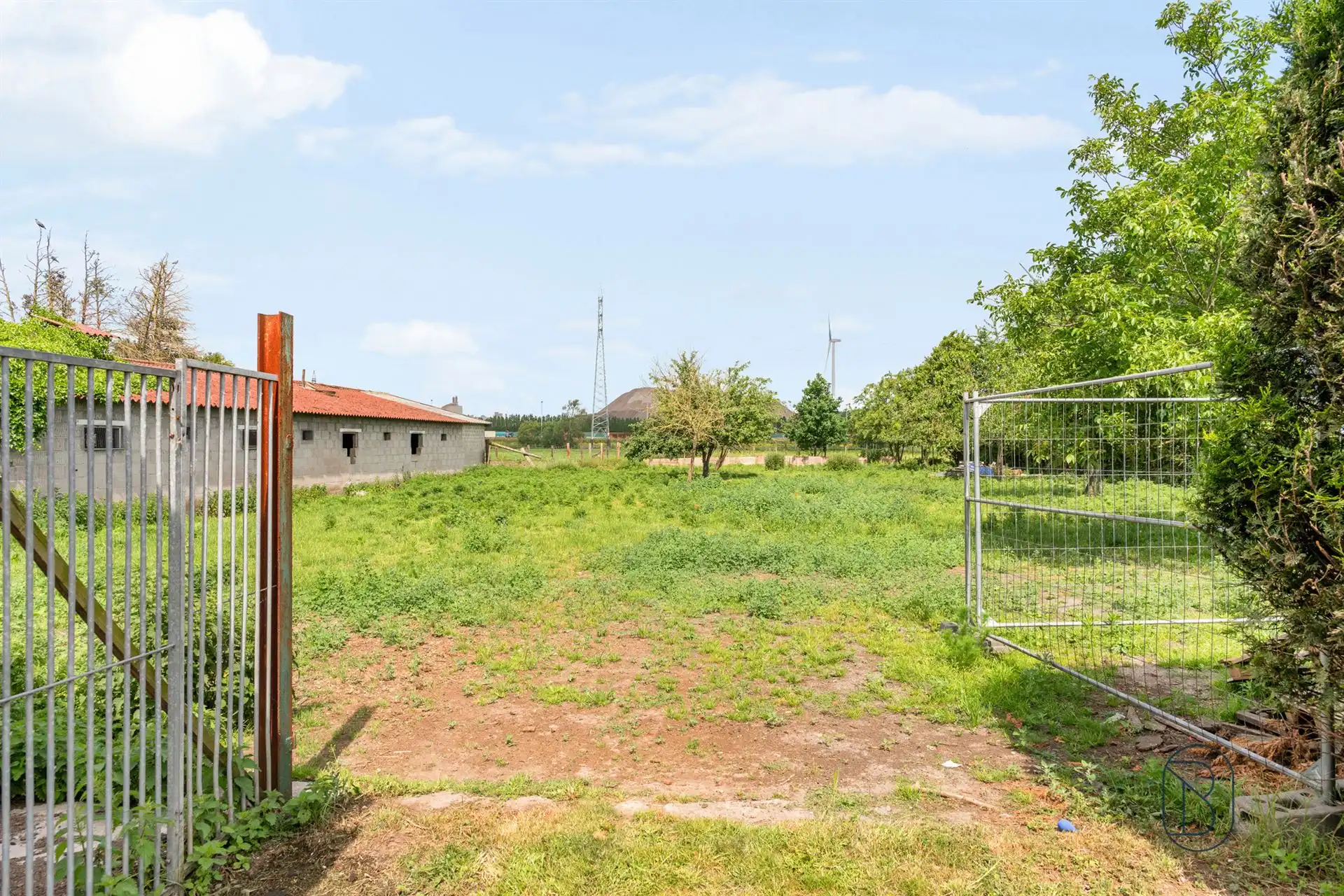 Ruime woning met 4 slpk, garage en bijgebouw op 2.279 m² foto 19