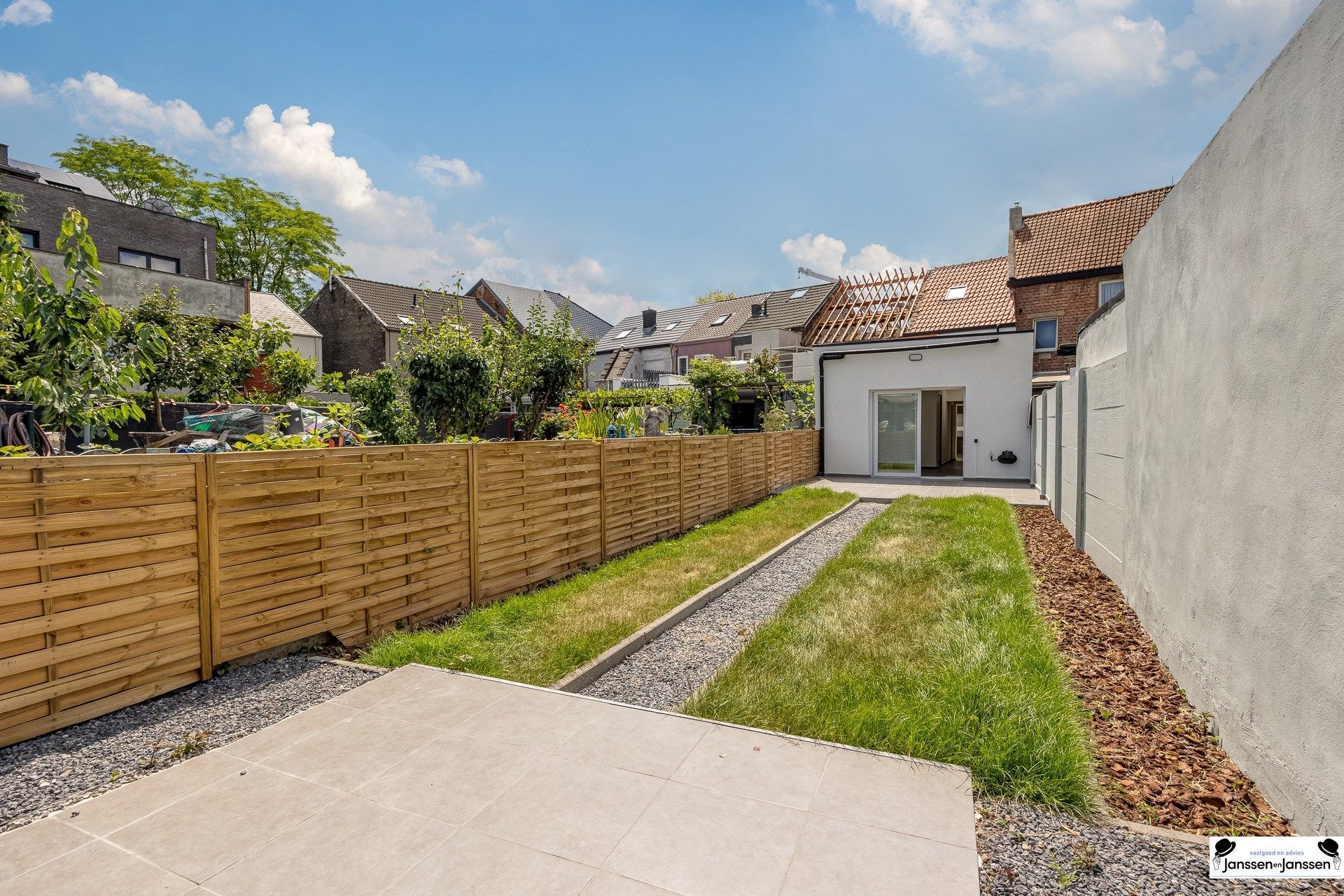 Instapklare woning met ruime tuin in hartje Willebroek foto 9