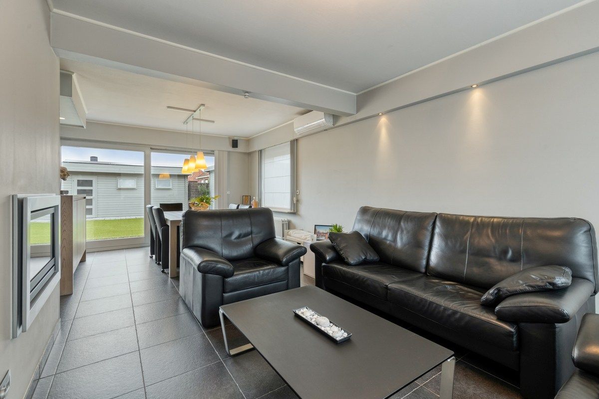 Energiezuinige halfopen bebouwing met 4 slaapkamers en 2 garages! foto 6