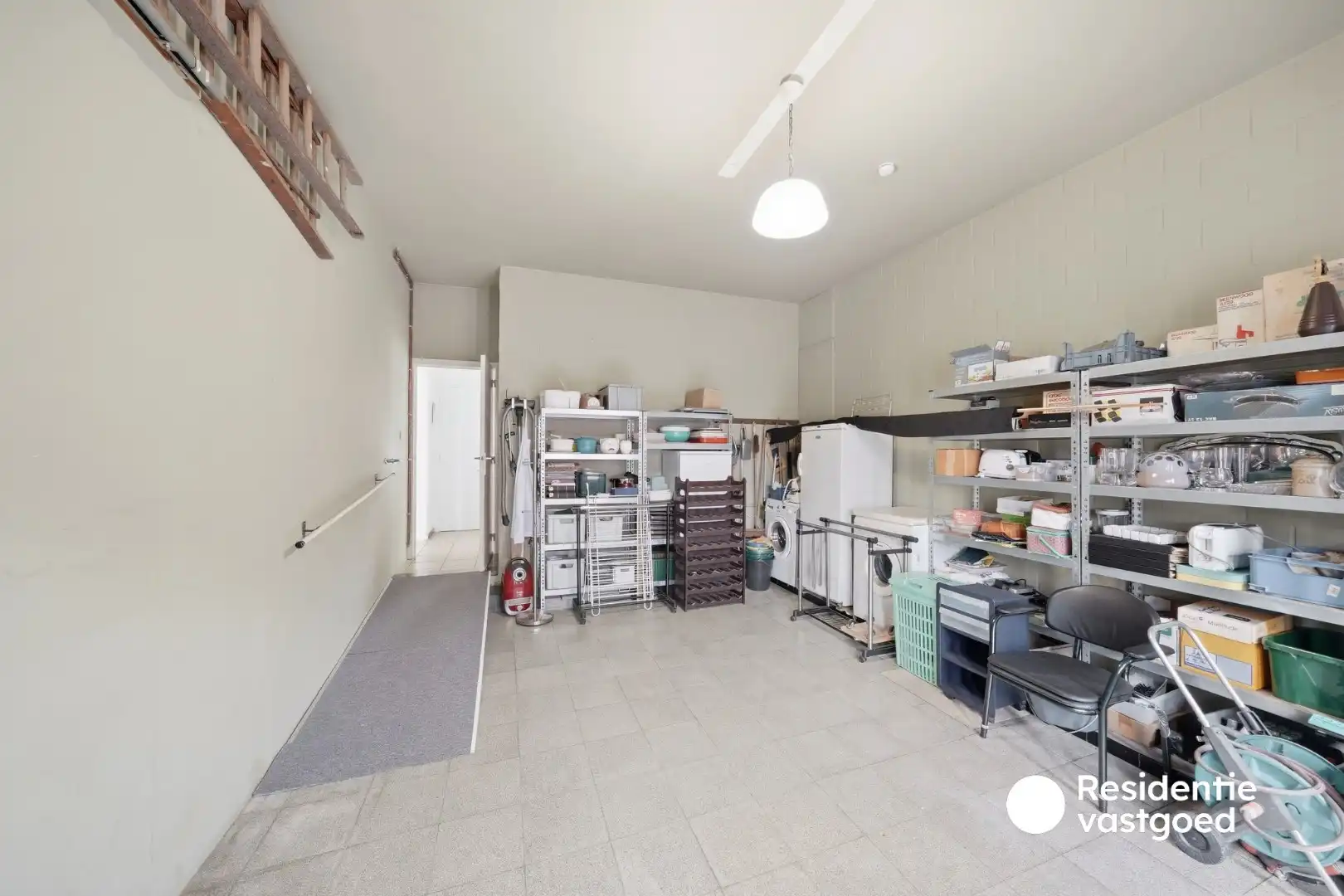 Ruime woning met garage in hartje Zandvoorde foto 15