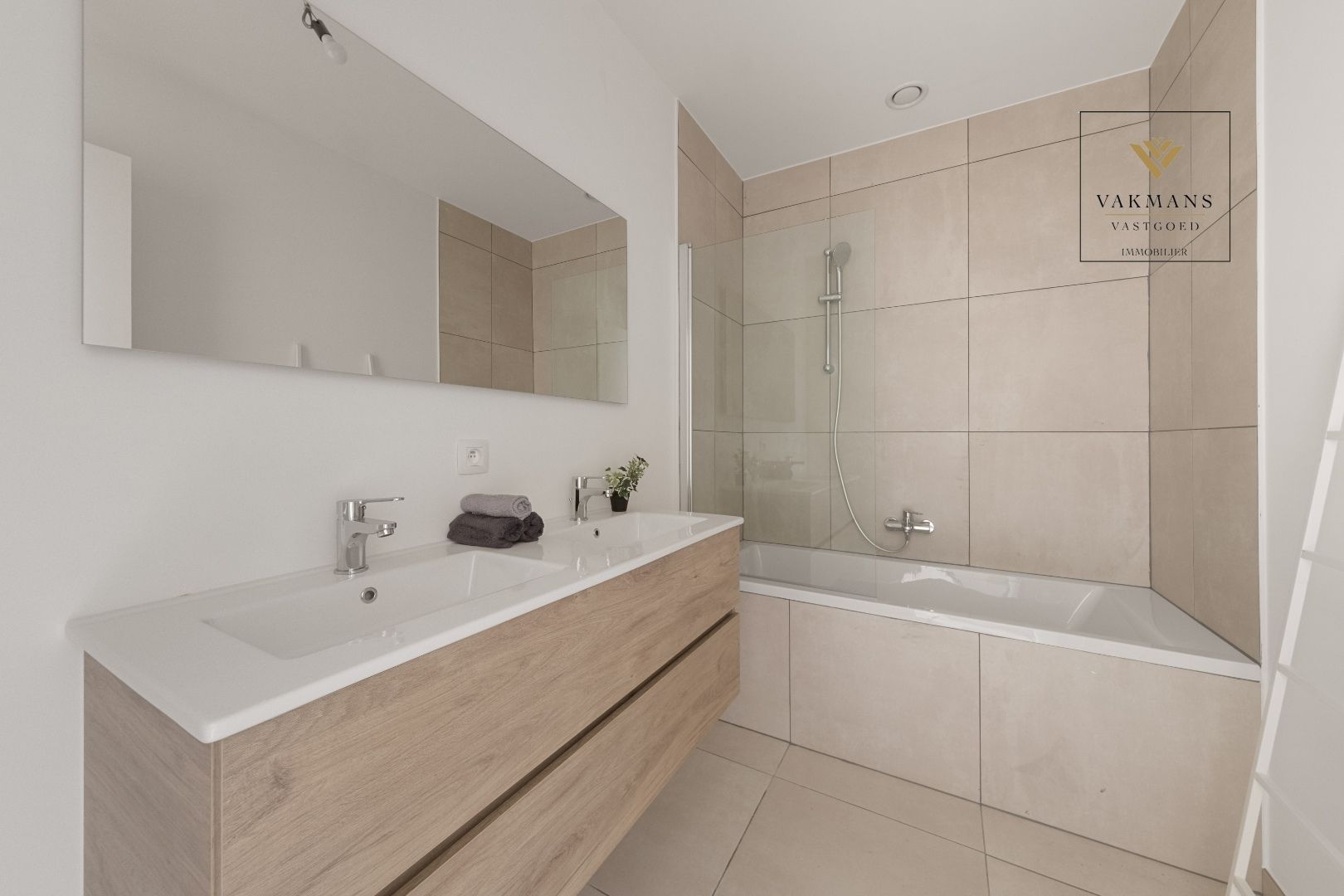 Een landelijke nieuwbouwwoning met zichten op de heuvels foto 11